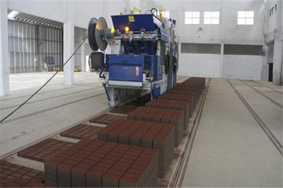 為什么說泉工混凝土磚機是行業內的領軍者